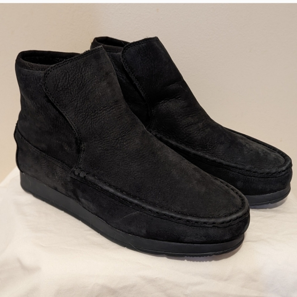 Sperry Black suede boots